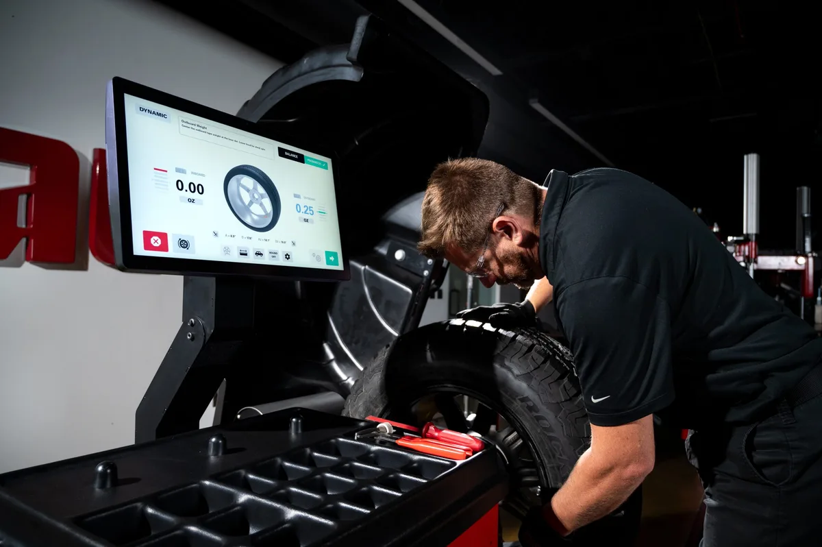 Coats Launches E900 Diagnostic Wheel Balancer: The New Standard in Speed, Precision, and Ride Quality