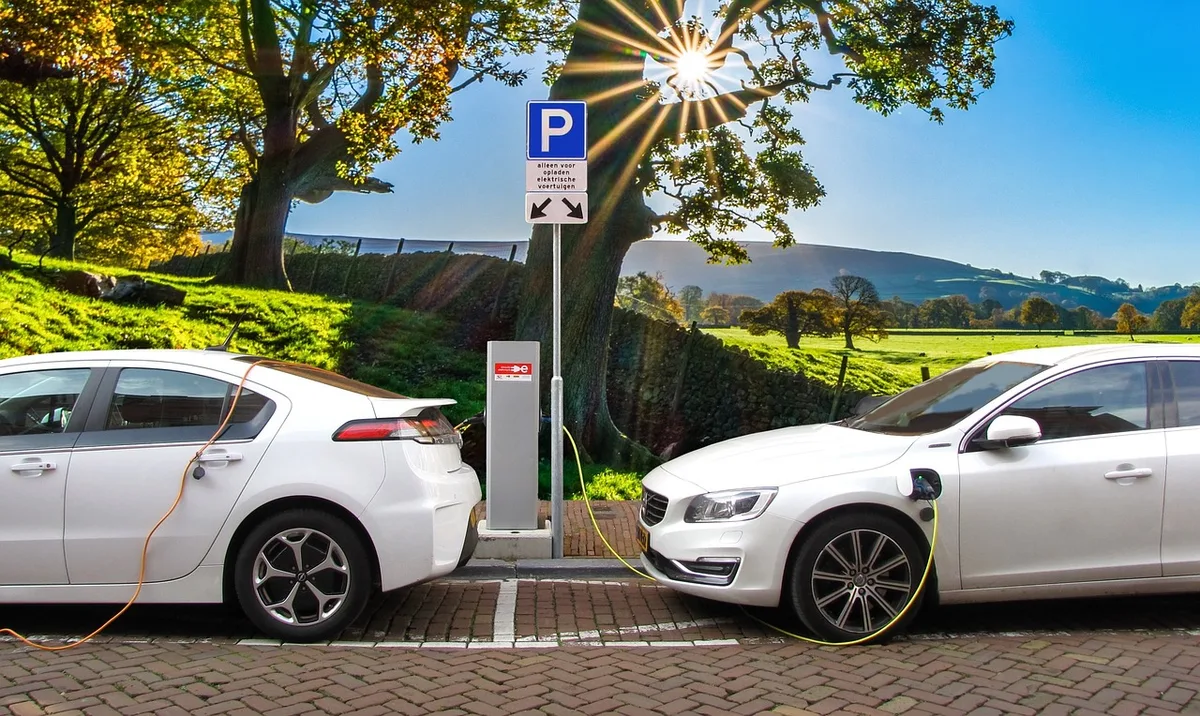 How Small Business Startups Can Become a Part of the Electric Vehicle Trend