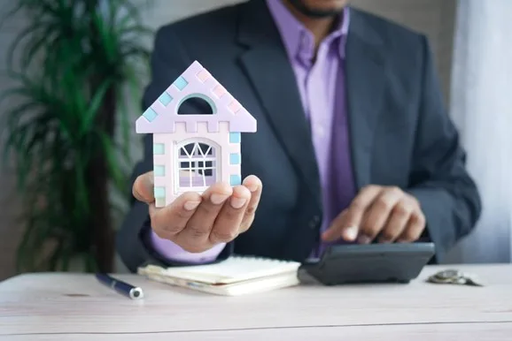 The Difference Between an Insurance Broker and an Agent and How to Find the Right One
