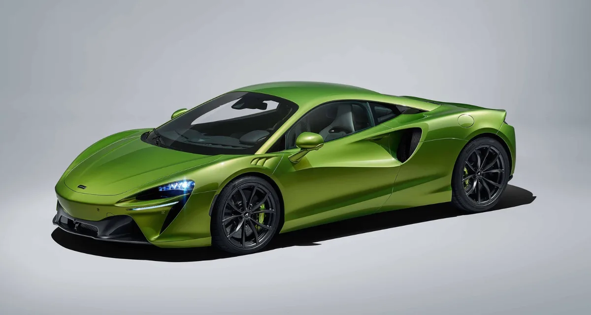 Pirelli's intelligent tires to come as OE tire on the McLaren Artura