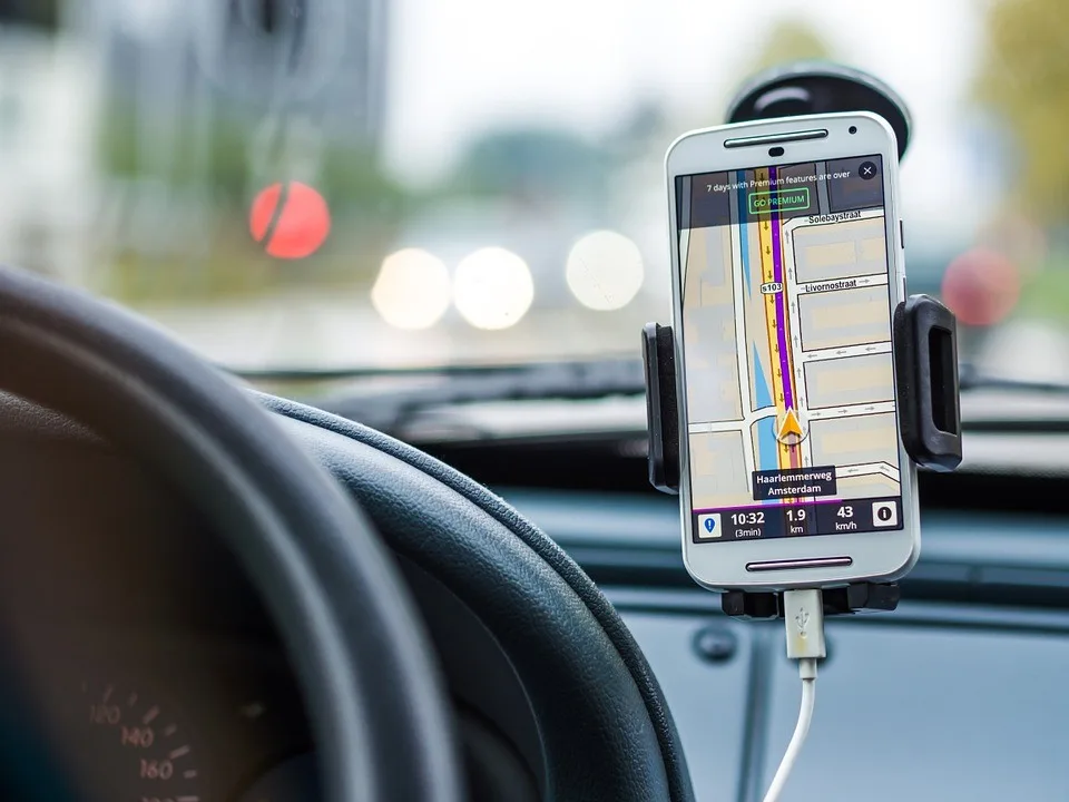 Modern Technologies Truck Drivers Need on the Ride