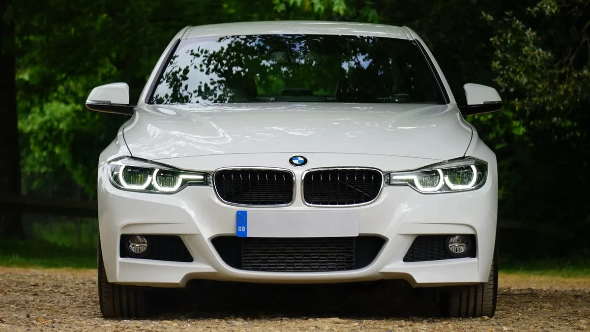 Can You Display Your Front License Plate Inside Your Windshield in Colorado?