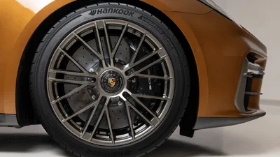 Hankook Ventus S1 evo Z tire fitted to a copper-colored Porsche Panamera front wheel